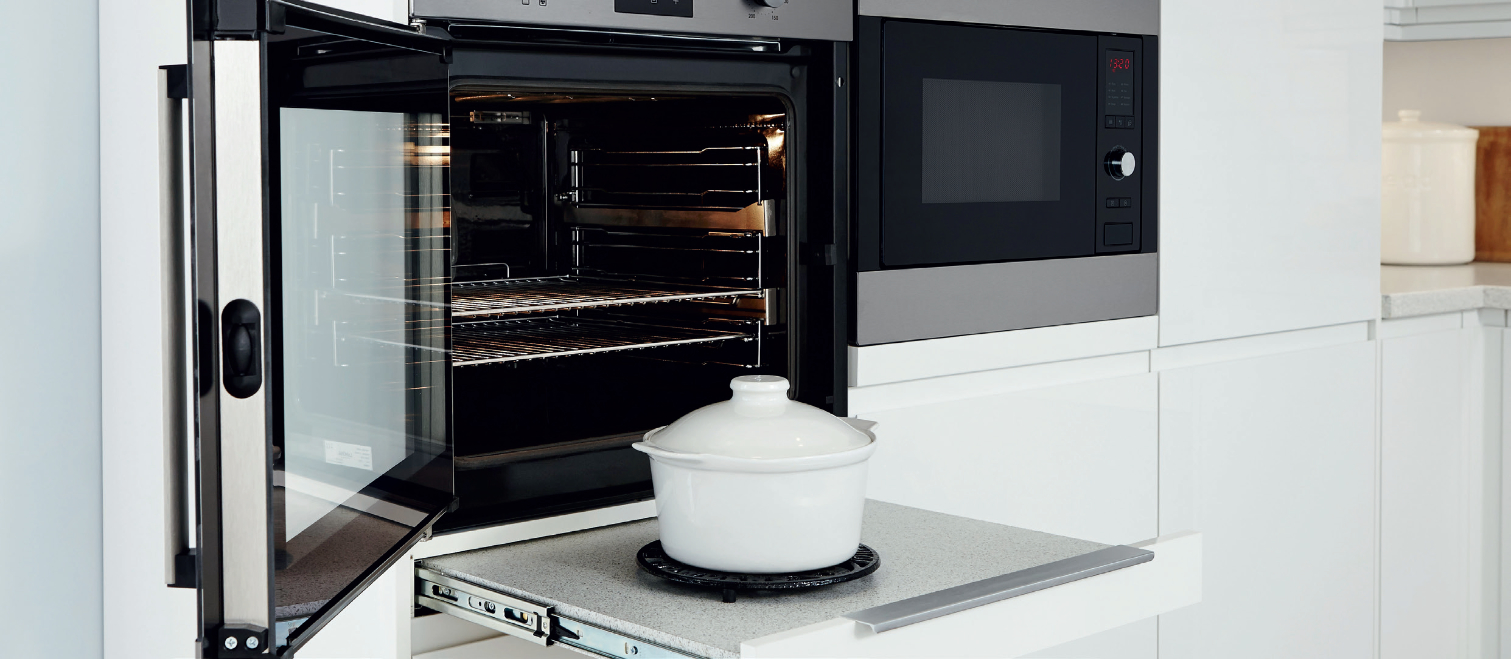 Cuisine PMR Four à porte escamotable DOMetVIE