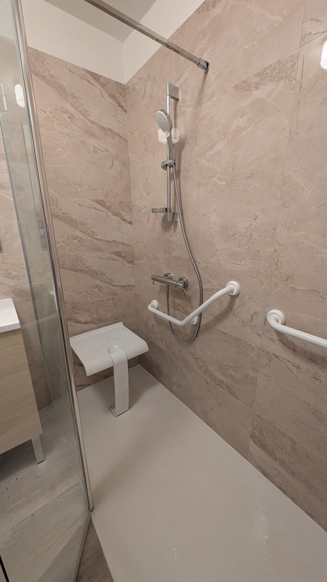 Salle de bain après rénovation à Menton - DOMetVIE