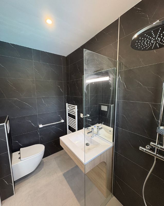 Salle de bain après rénovation PMR à Montussan - DOMetVIE