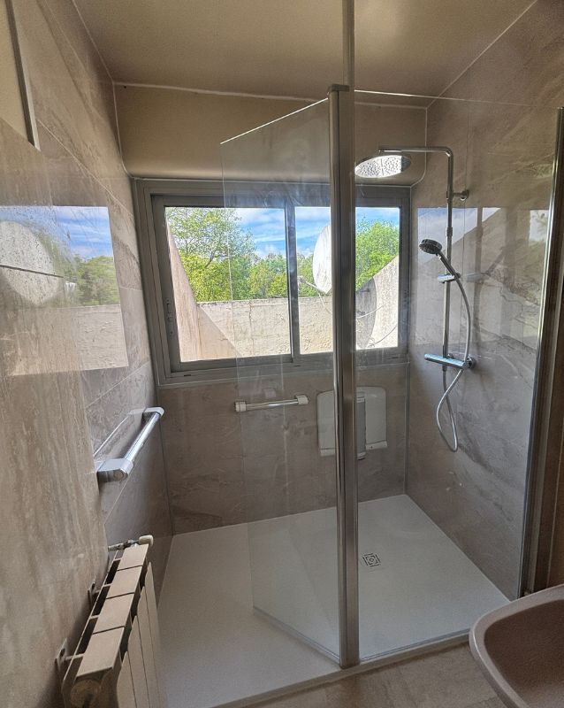 Salle de bain avant rénovation à Mérignac - DOMetVIE