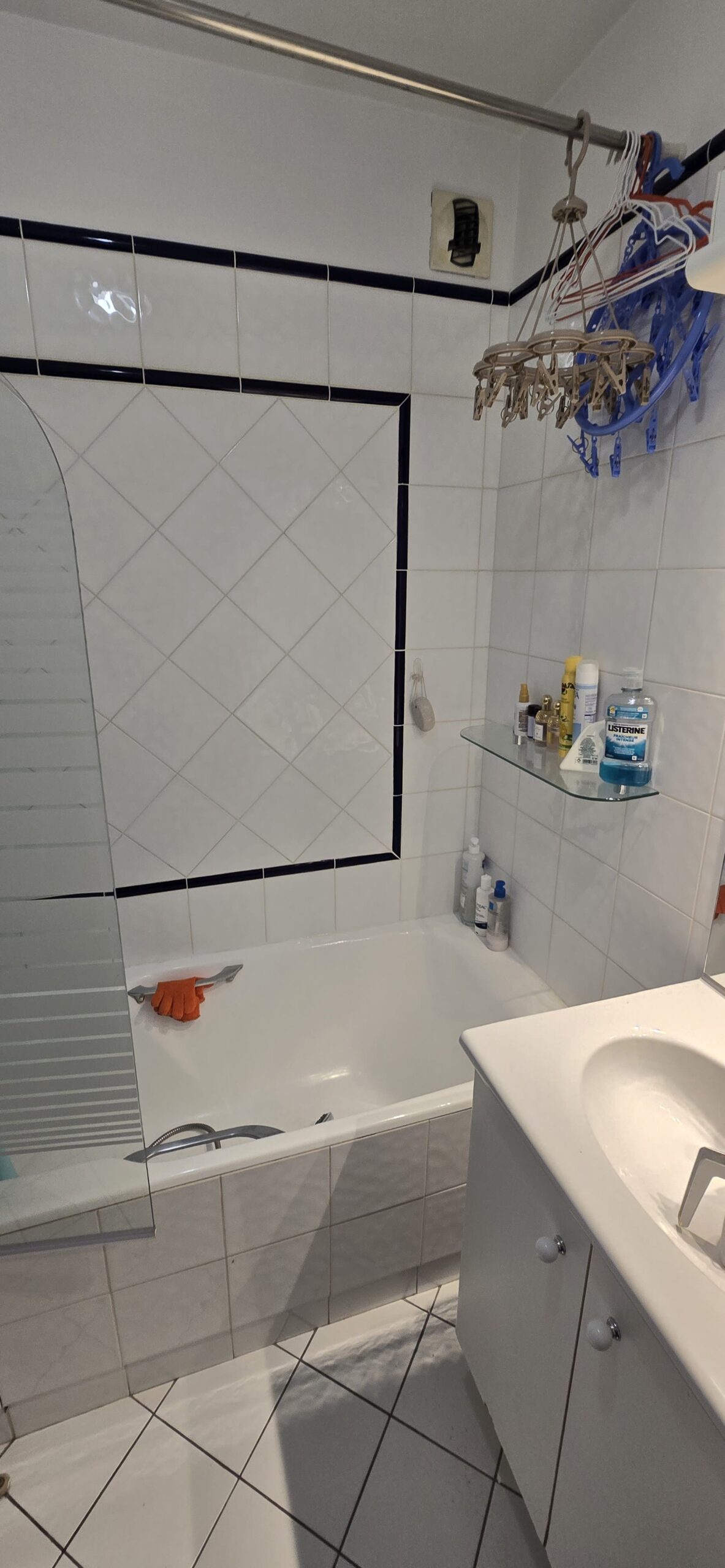 Salle de bain avant rénovation à Neuilly-Sur-Seine - DOMetVIE