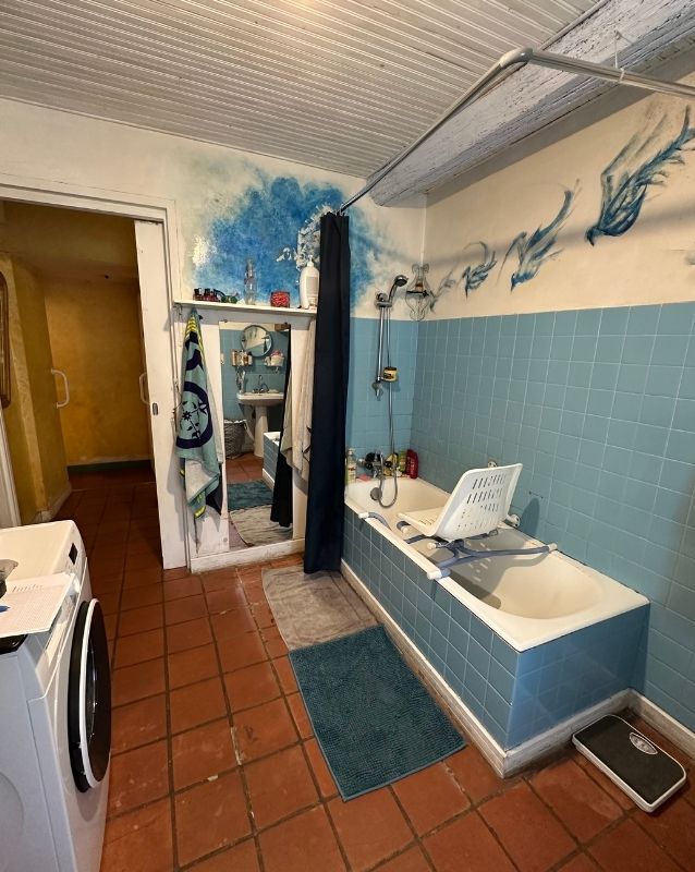 Salle de bain avant rénovation à Rezé - DOMetVIE