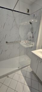 Salle de bain après rénovation à Neuilly-Sur-Seine - DOMetVIE
