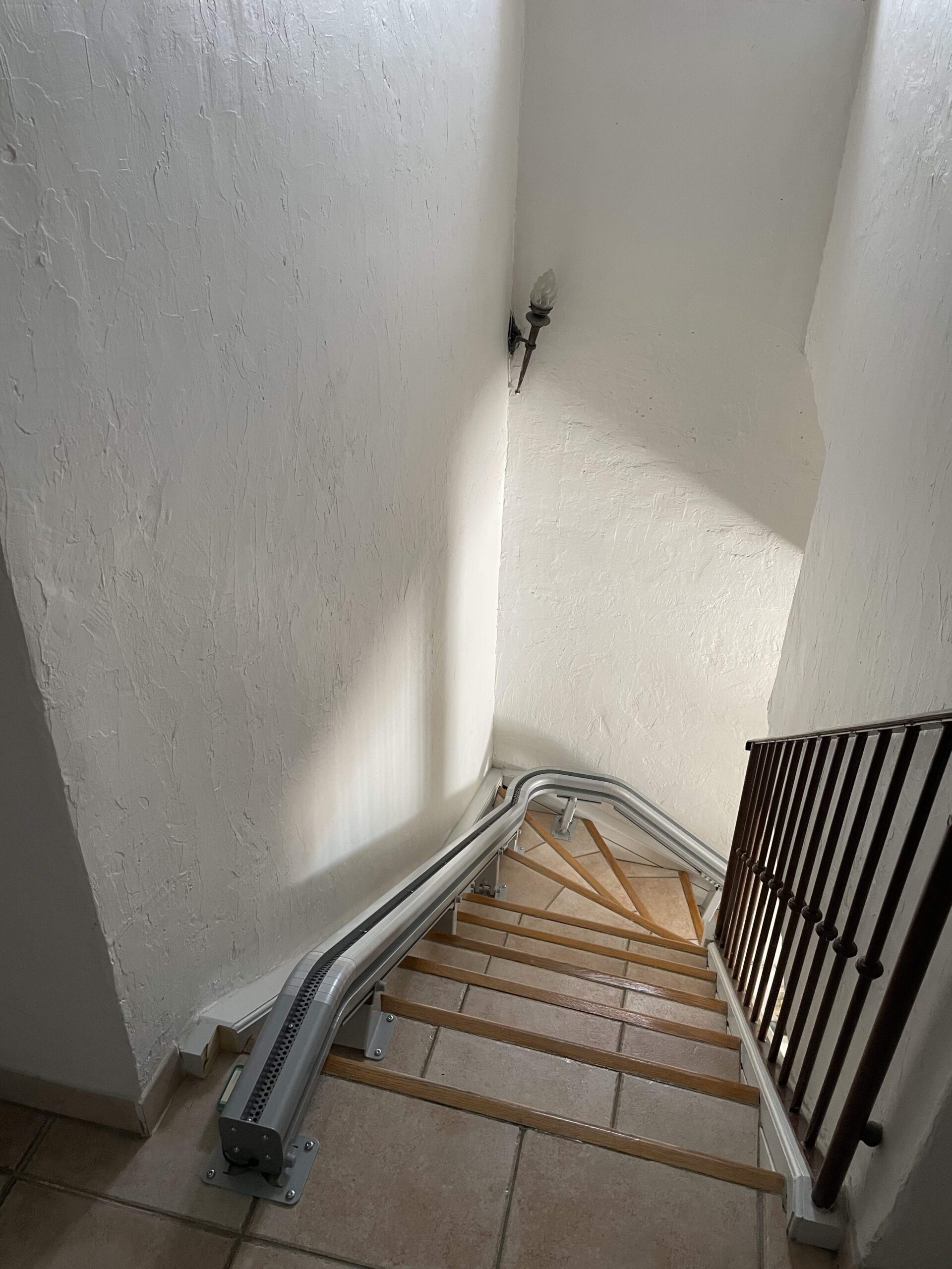 Monte-escalier après rénovation à Mougins - DOMetVIE