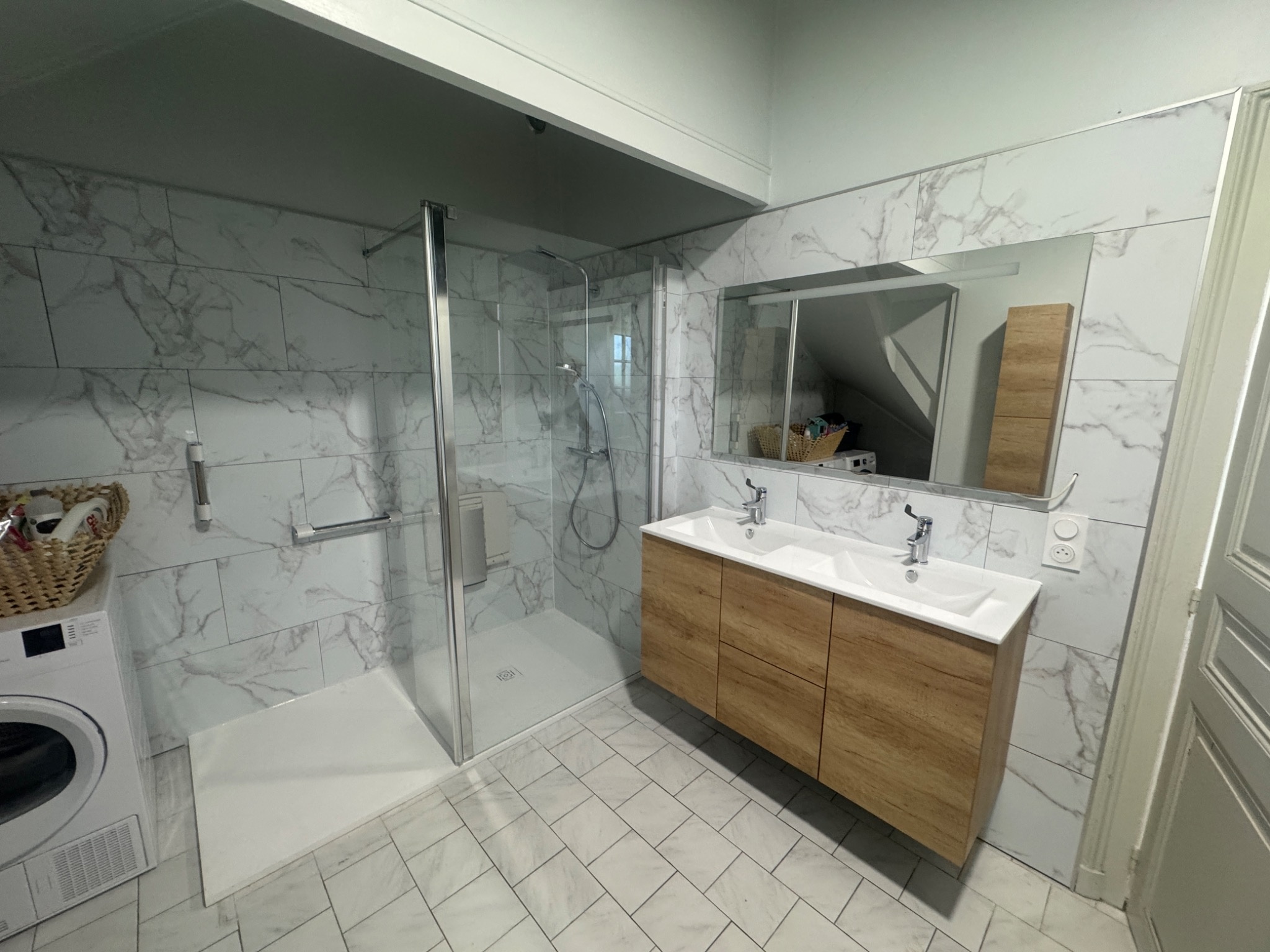 Salle de bain après rénovation à CERE LA RONDE - DOMetVIE