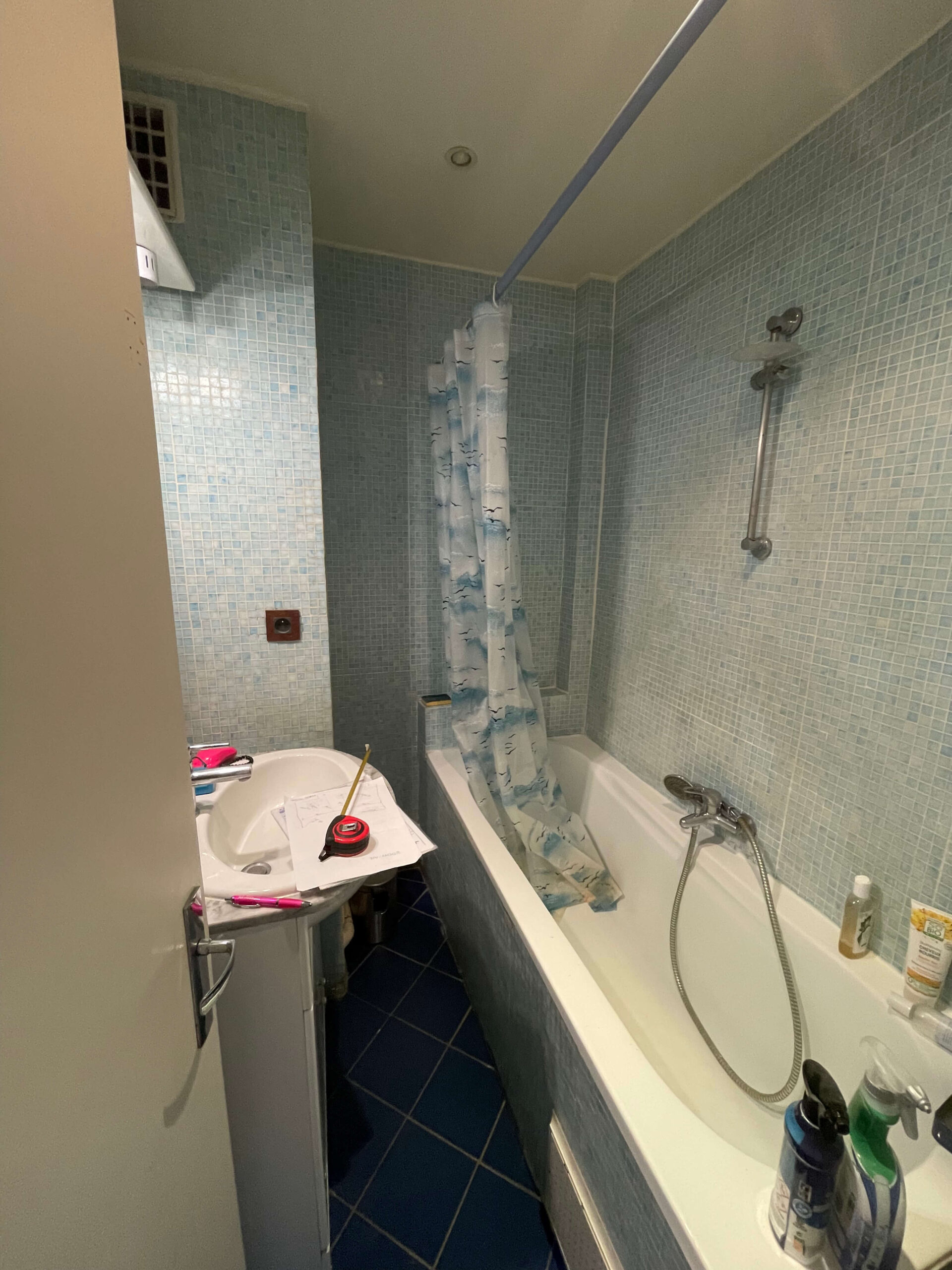Salle de bain avant rénovation à Montreuil - DOMetVIE