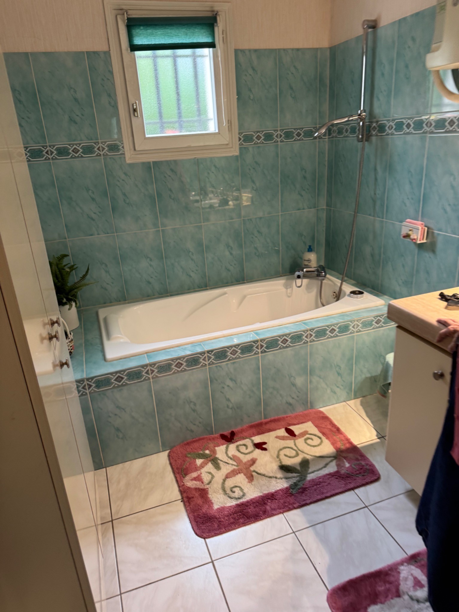 Salle de bain avant rénovation à SAINT AVERTIN - DOMetVIE