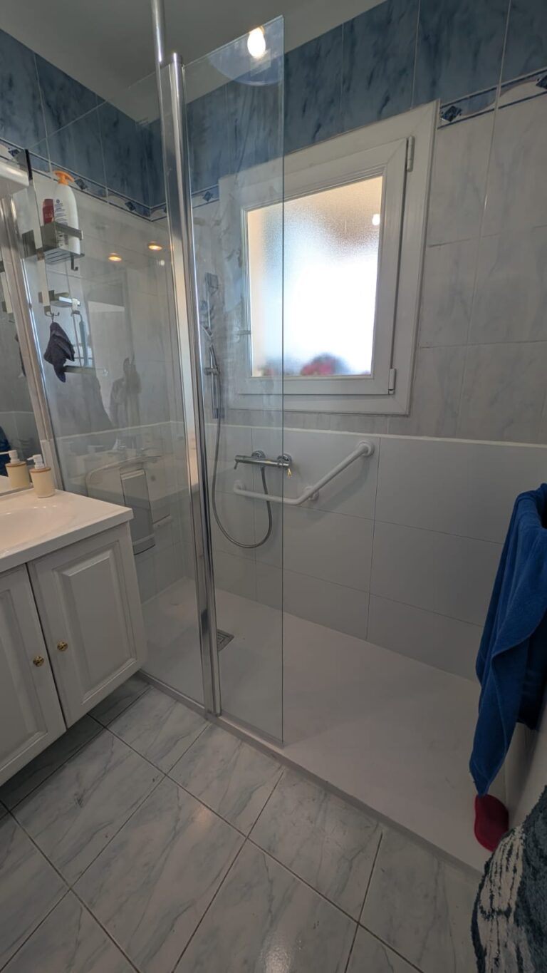 Salle de bain après rénovation à Cagnes-sur-mer - DOMetVIE