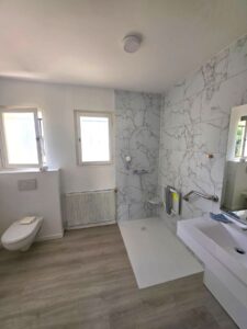 Salle de bain après rénovation à LOCHES - DOMetVIE