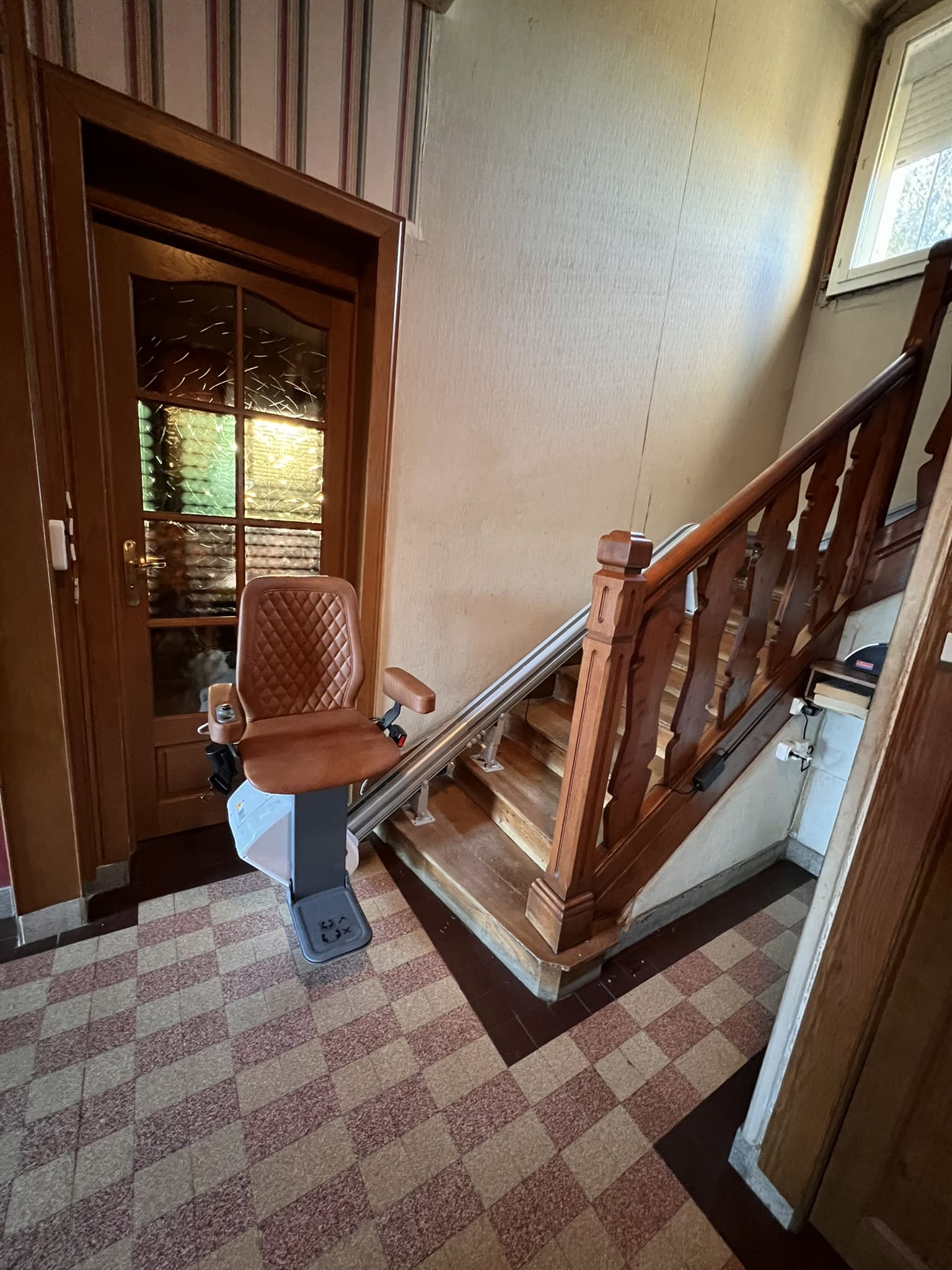 Monte-escalier après rénovation à Rive-en-Seine - DOMetVIE