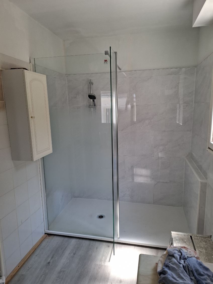 Salle de bain après rénovation PMR à La Roche sur Yon - DOMetVIE