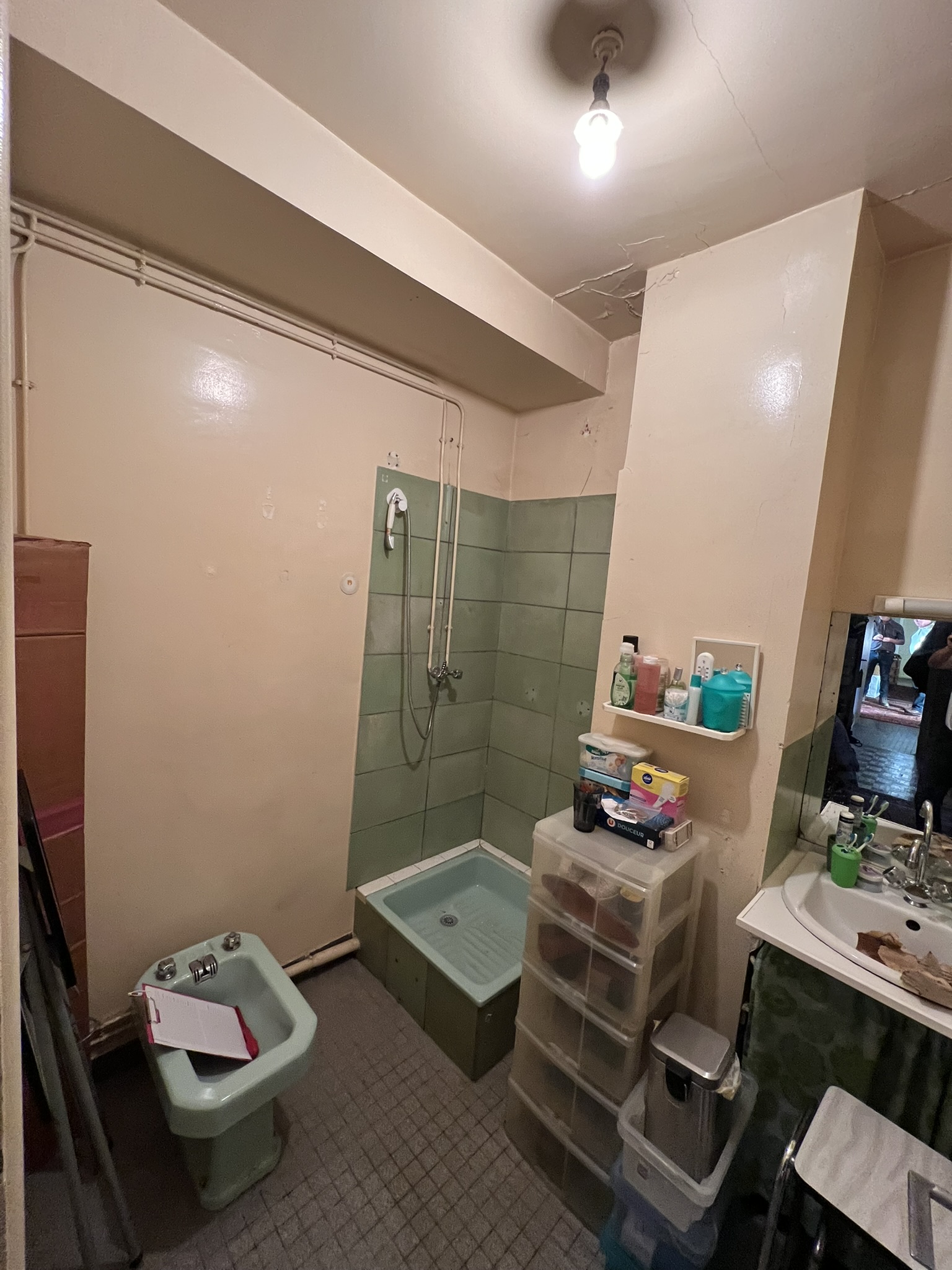 Salle de bain avant rénovation à LE HAVRE - DOMetVIE