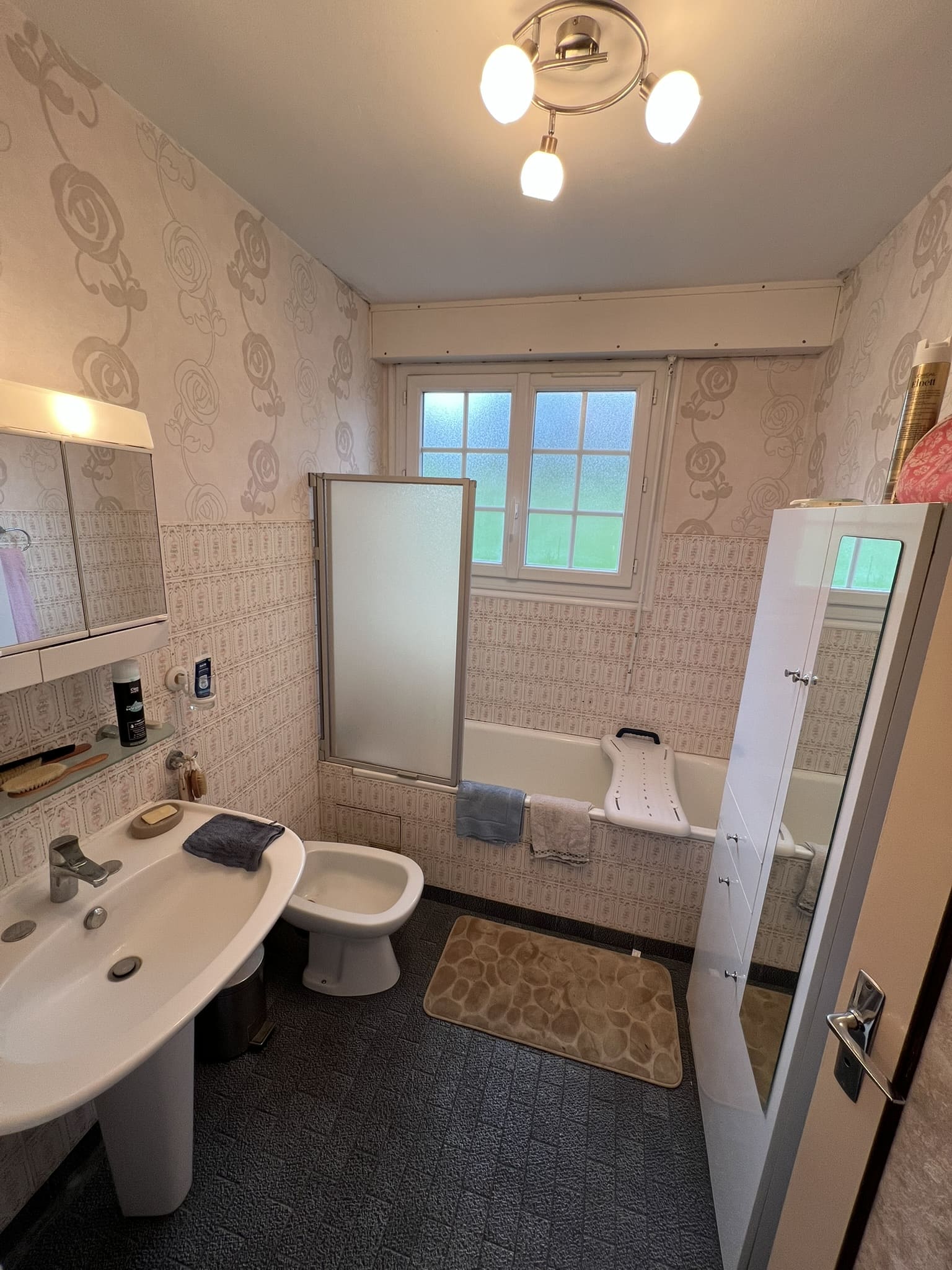 Salle de bain avant rénovation à Montivilliers - DOMetVIE