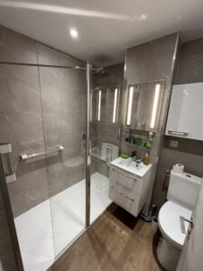 Salle de bain après rénovation à LE HAVRE - DOMetVIE