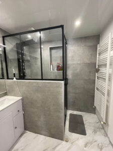 Salle de bain après rénovation à Rosny-sous-Bois - DOMetVIE