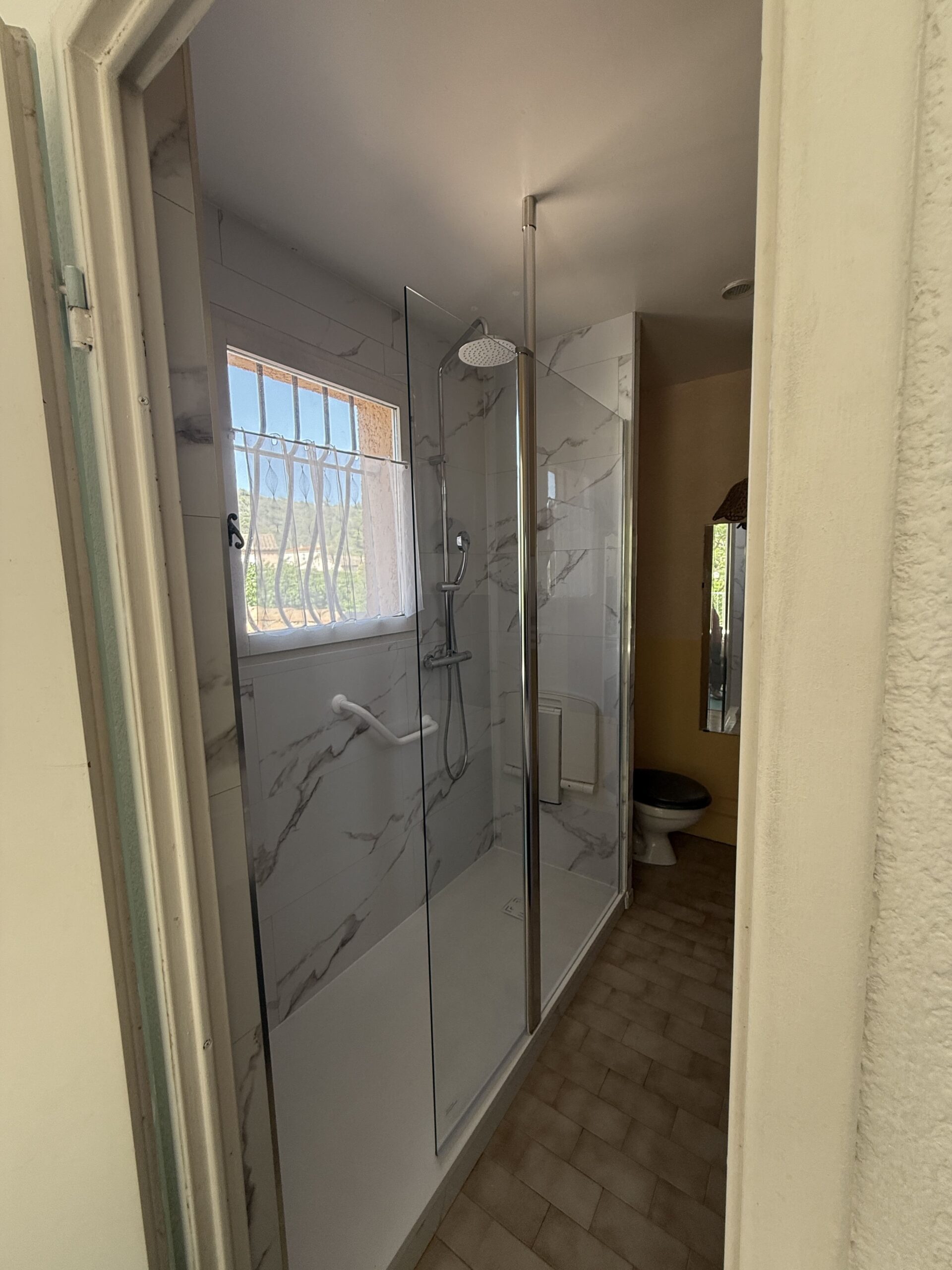 Salle de bain après rénovation à GRASSE - DOMetVIE