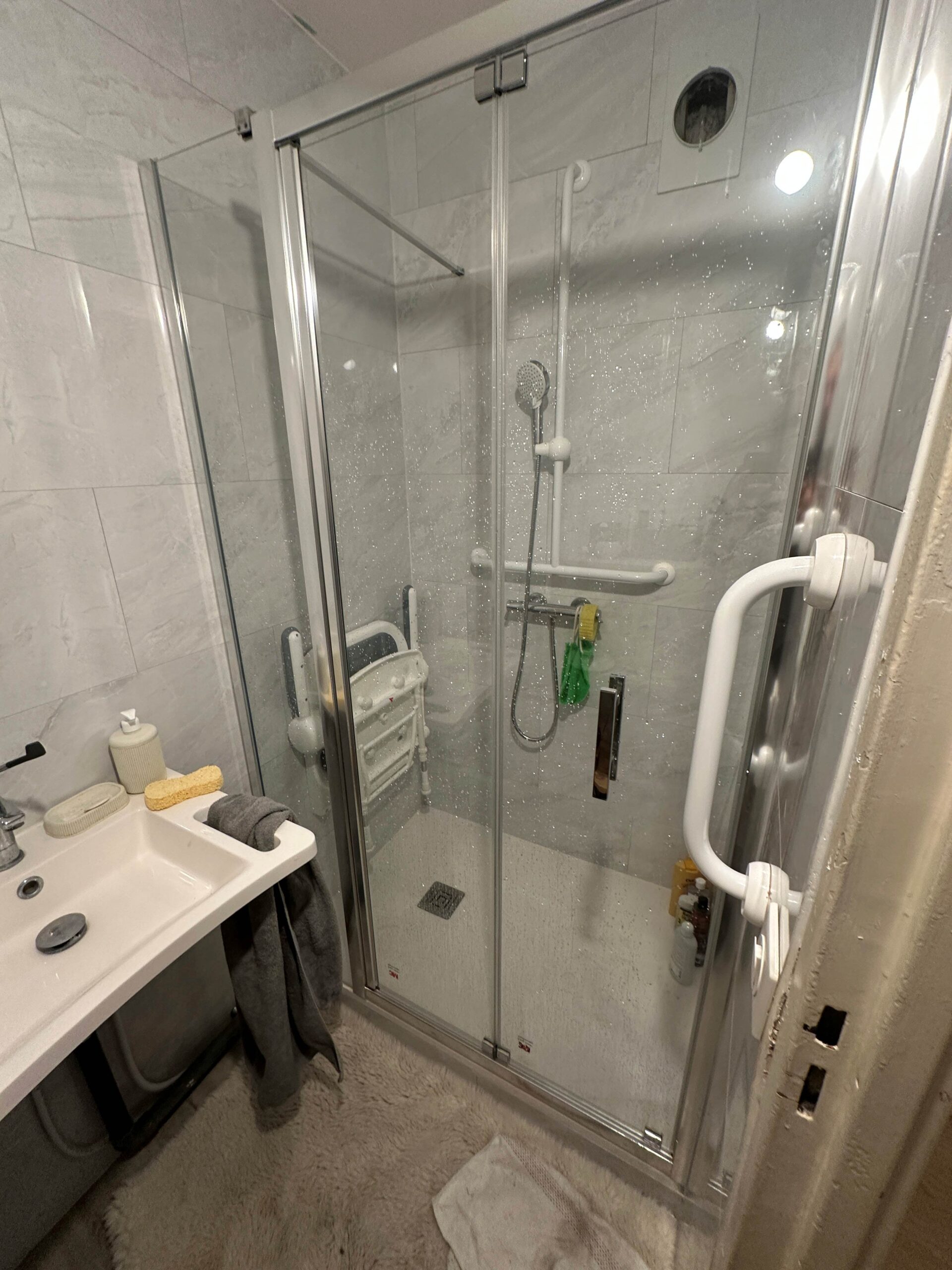 Salle de bain après rénovation à Montrouge - DOMetVIE