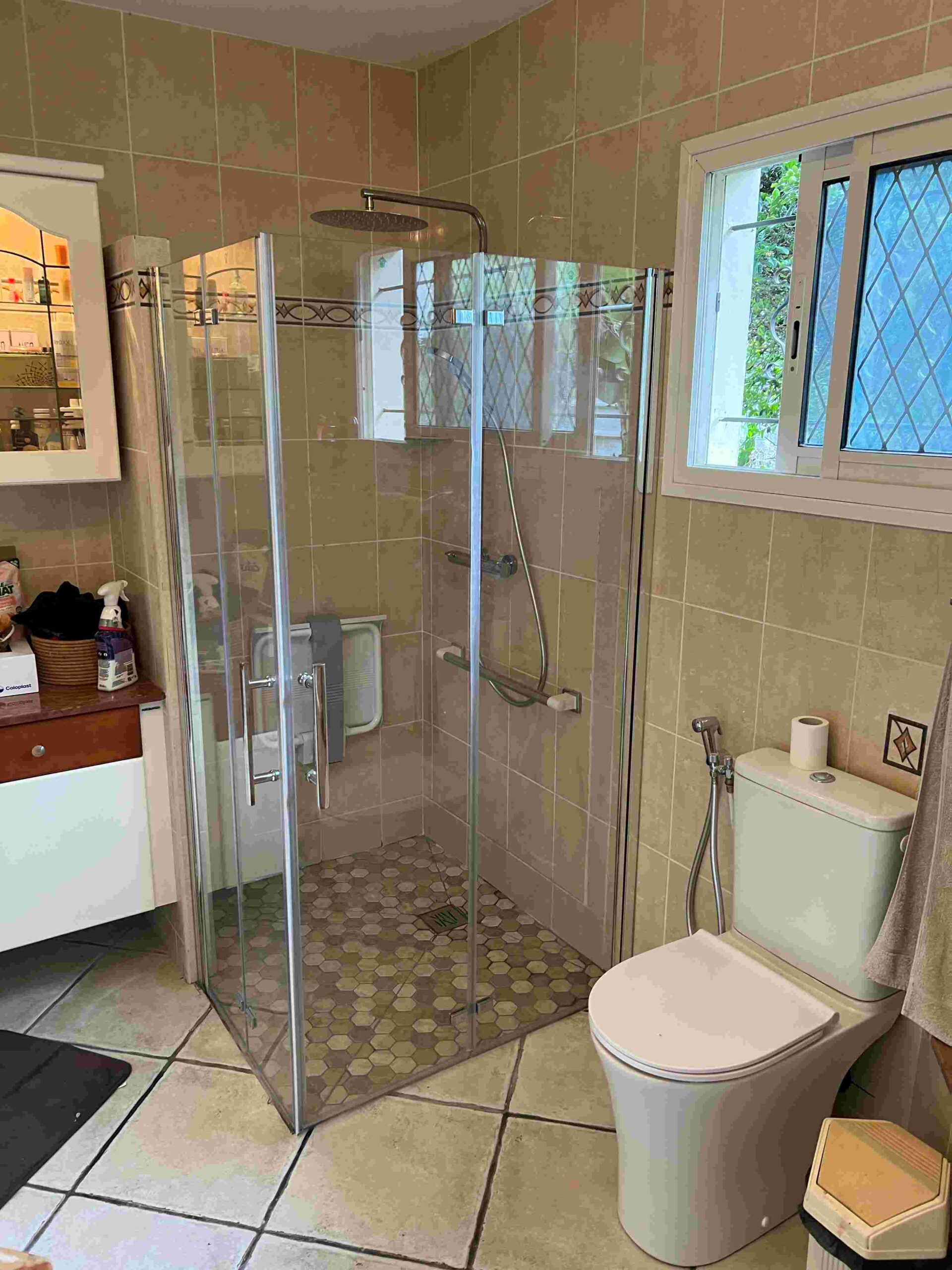 Salle de bain après rénovation à SAINT DENIS de la Réunion - DOMetVIE