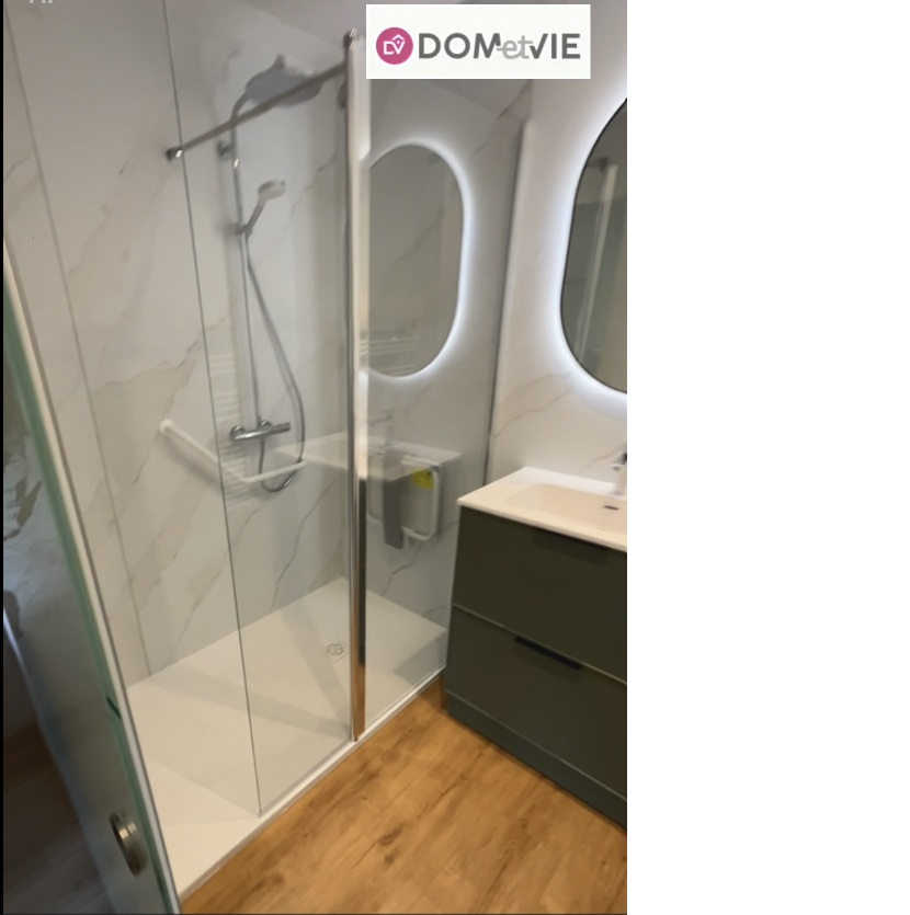 Salle de bain après rénovation à WILLEMS - DOMetVIE