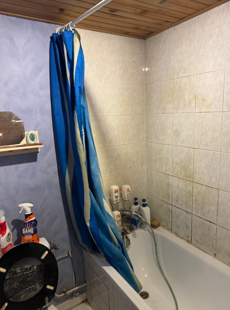 Salle de bain avant rénovation à BAISIEUX - DOMetVIE