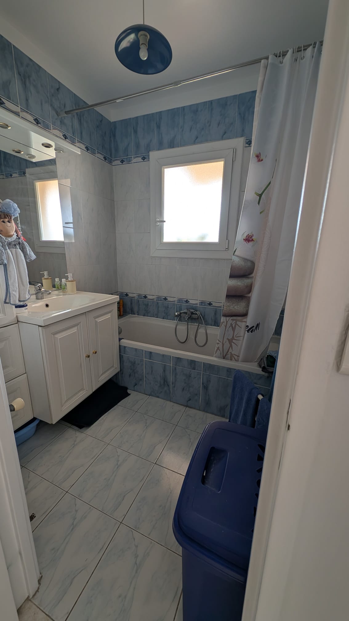 Salle de bain avant rénovation à Cagnes-sur-Mer - DOMetVIE