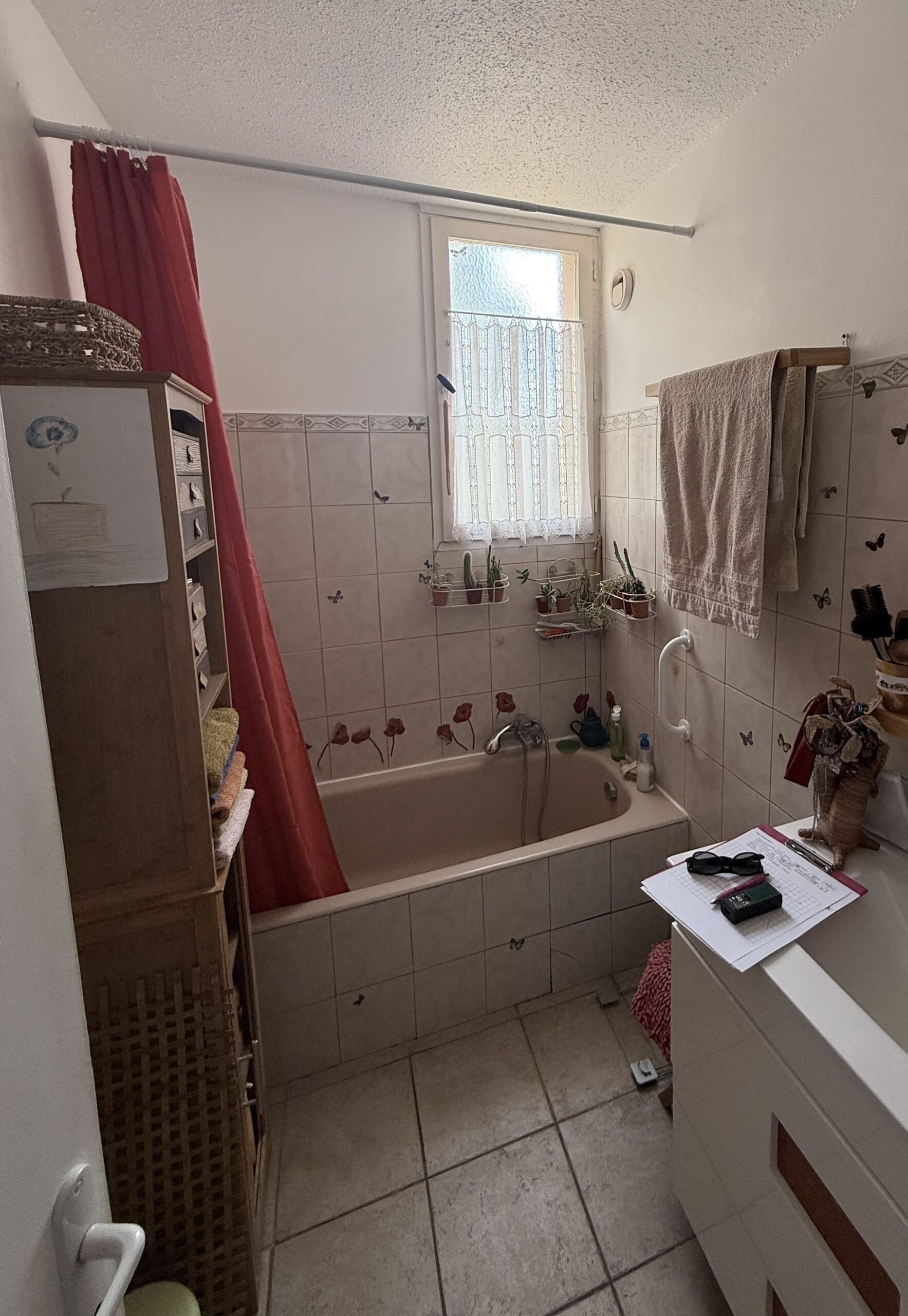 Salle de bain avant rénovation à GRASSE - DOMetVIE