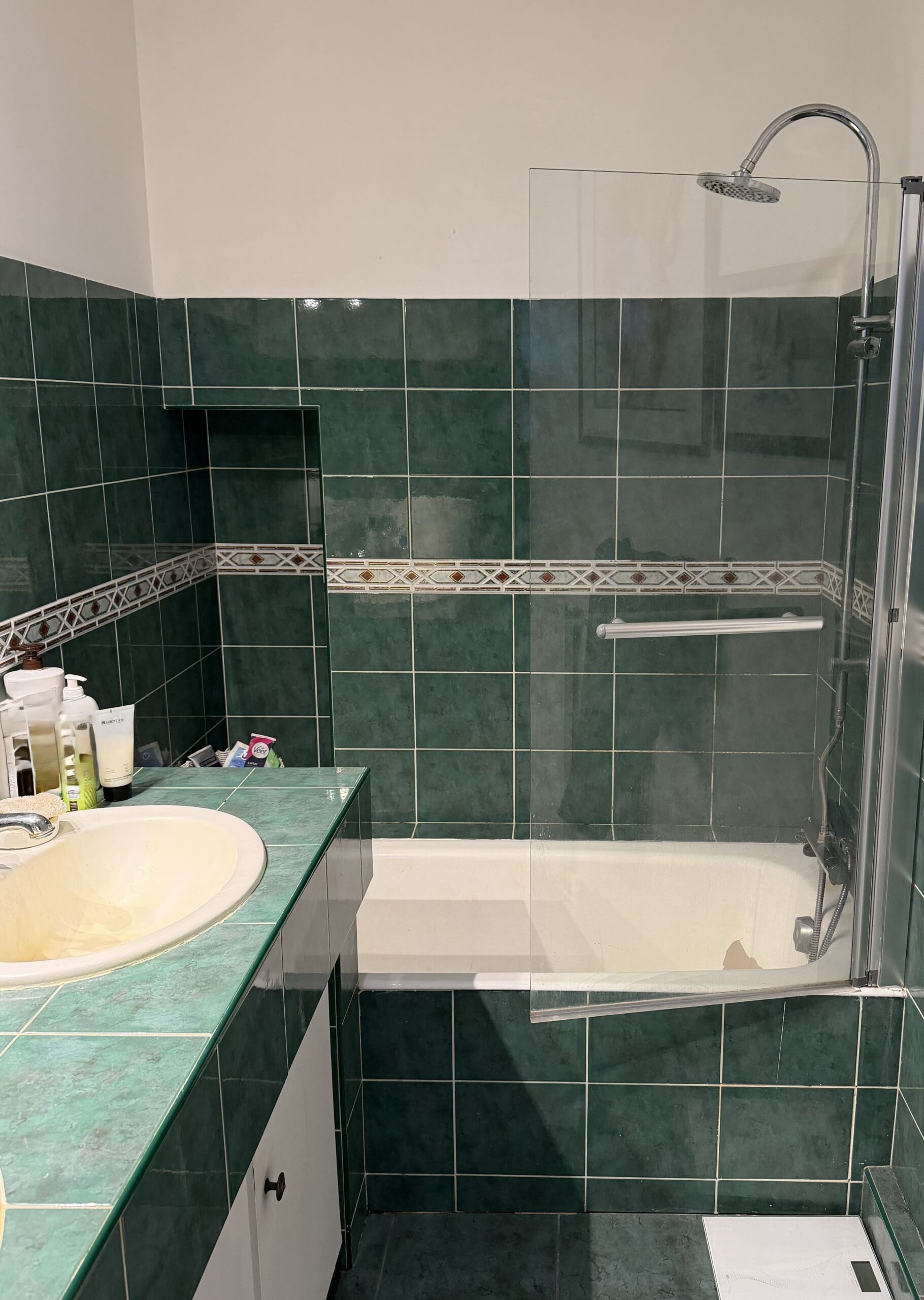 Salle de bain avant rénovation à Vannes - DOMetVIE