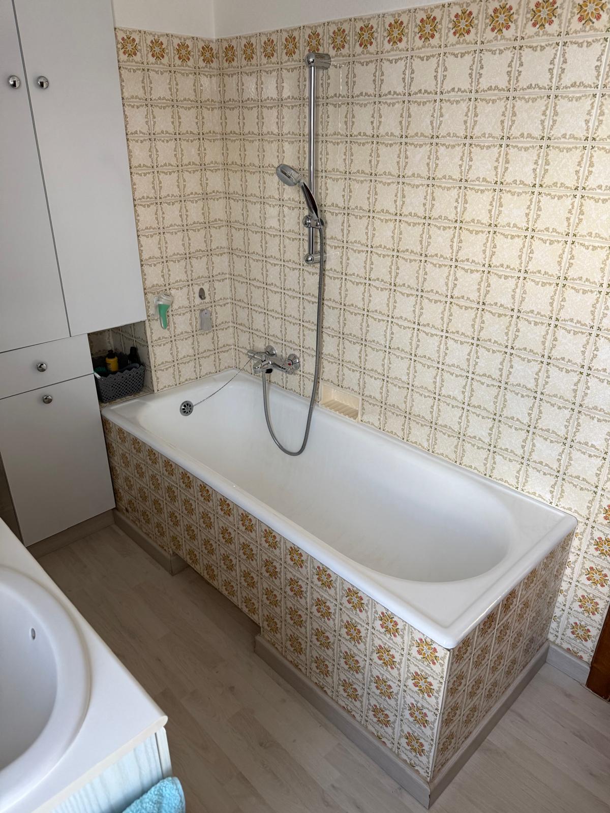 Salle de bain avant rénovation à Waldighoffen - DOMetVIE