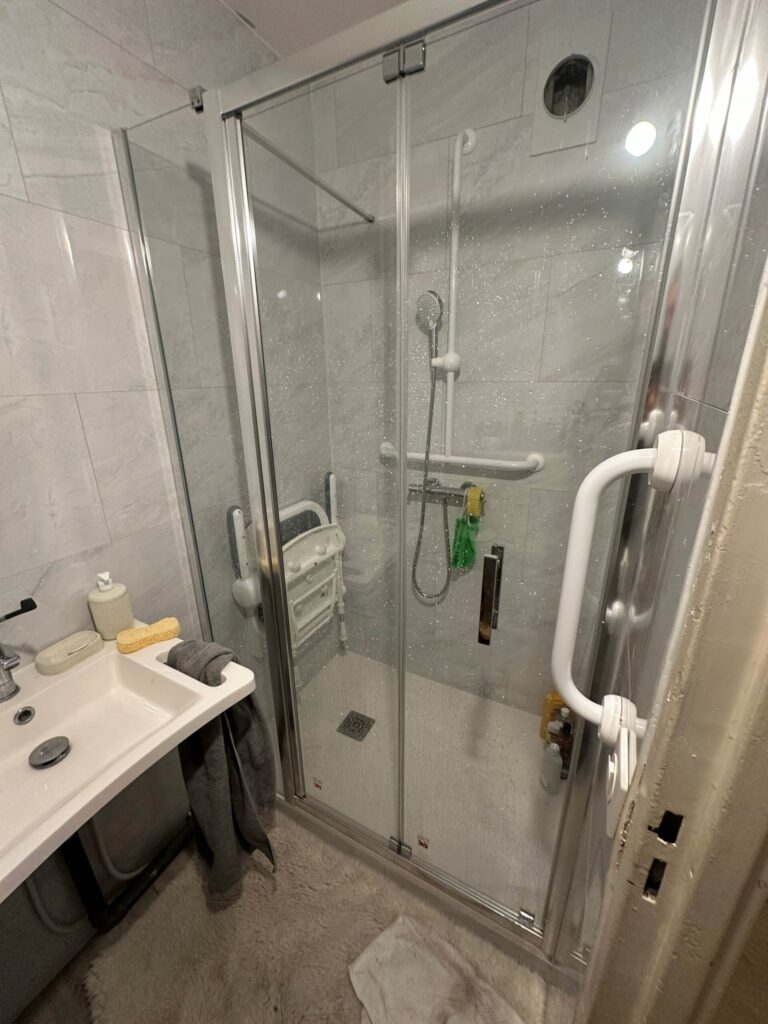 Salle de bain après rénovation à Montrouge - DOMetVIE