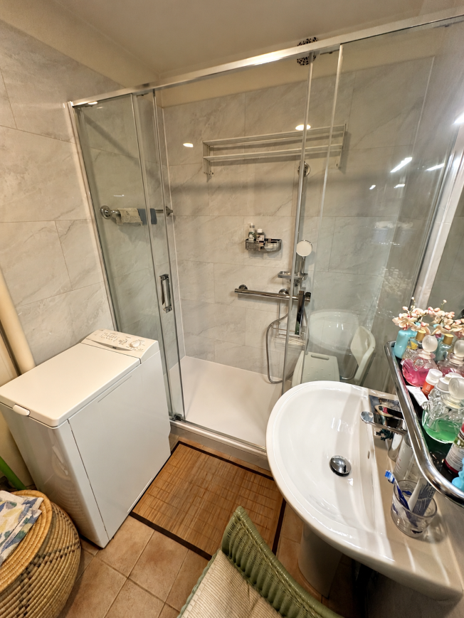 Salle de bain après rénovation à Montrouge - DOMetVIE