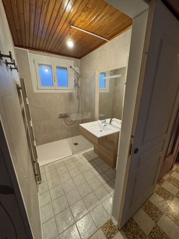 Salle de bain après rénovation à Pont de l'arche - DOMetVIE