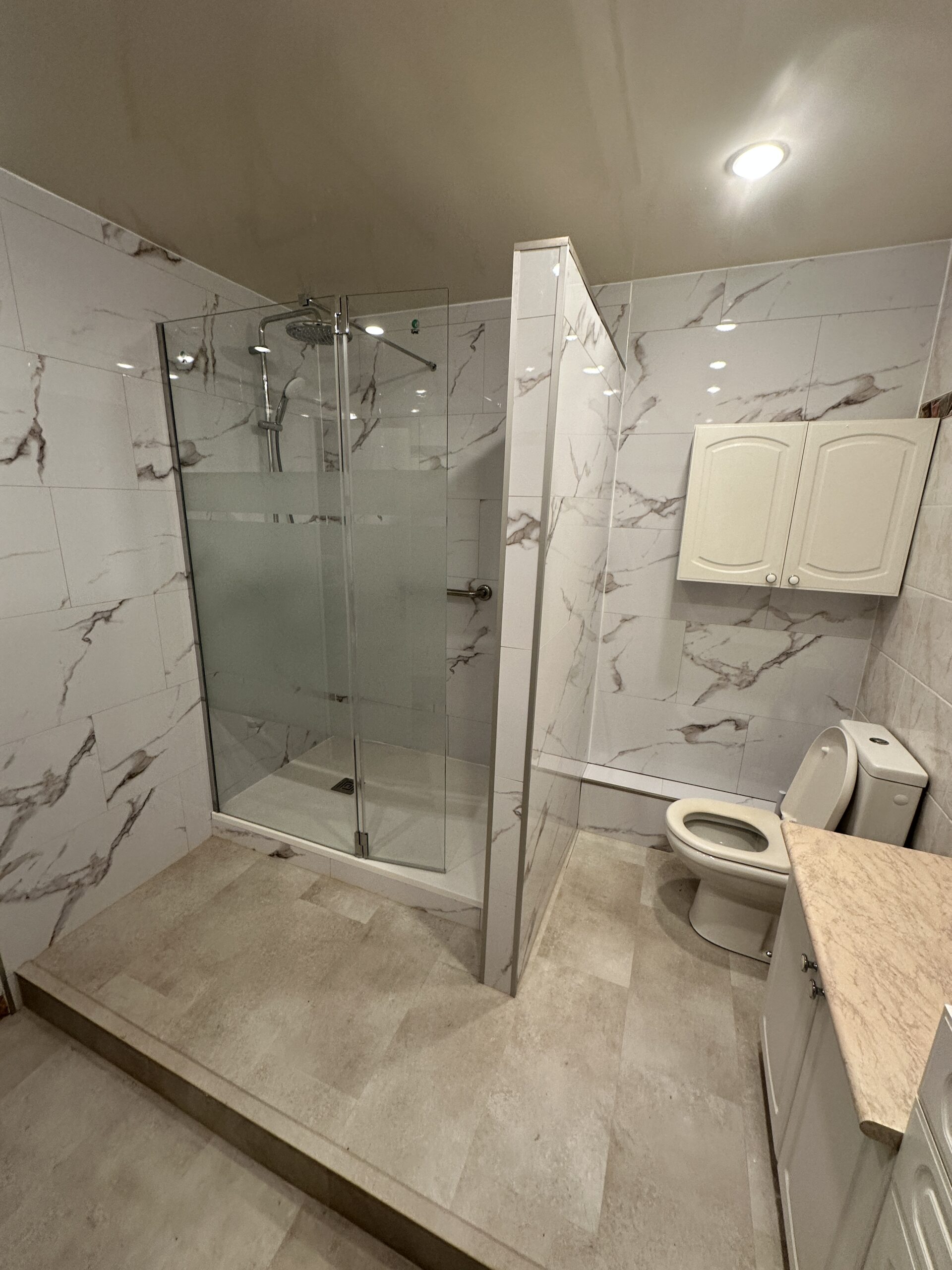 Salle de bain après rénovation à Ville d'Avray - DOMetVIE