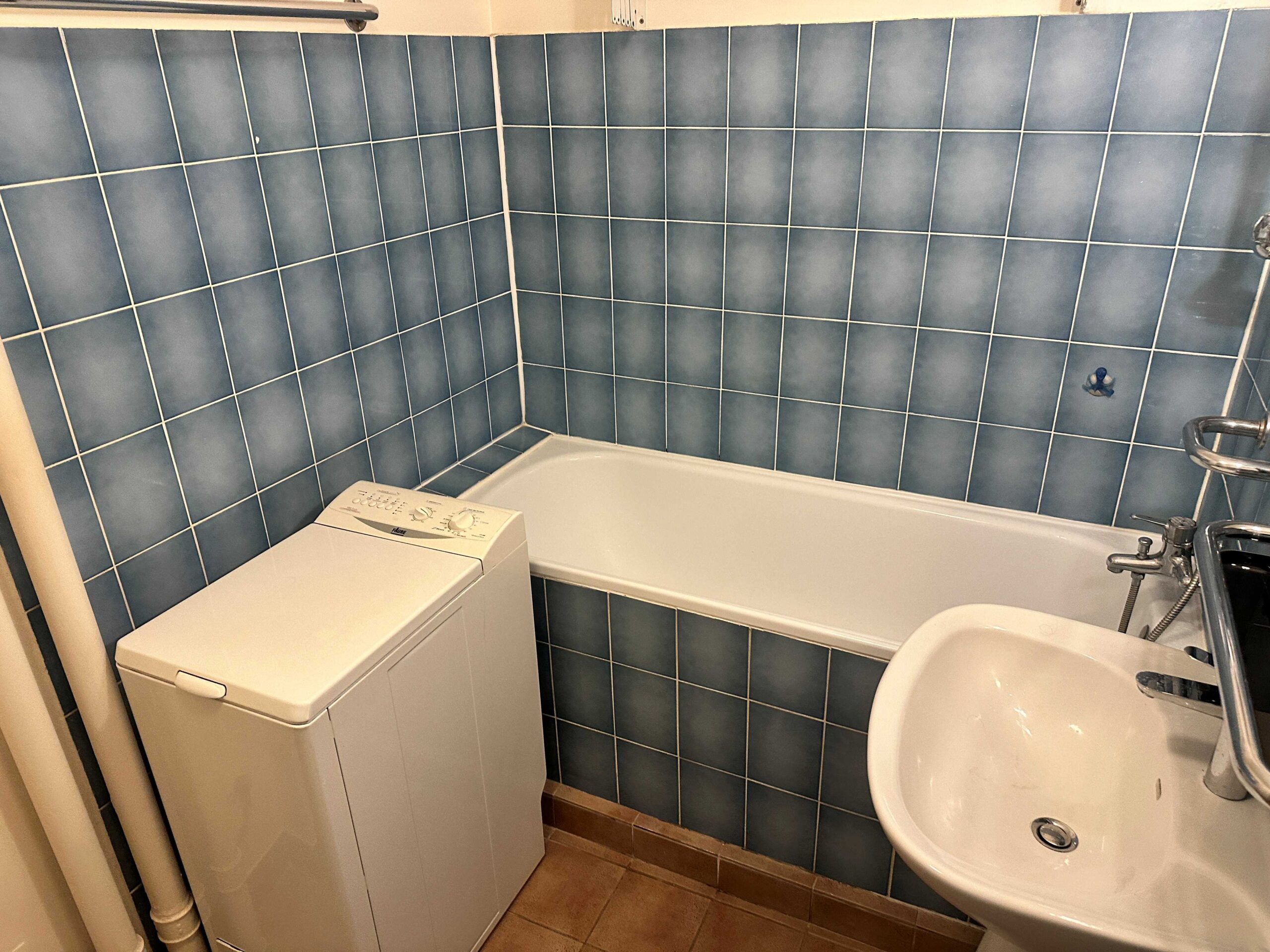 Salle de bain avant rénovation à Montrouge - DOMetVIE