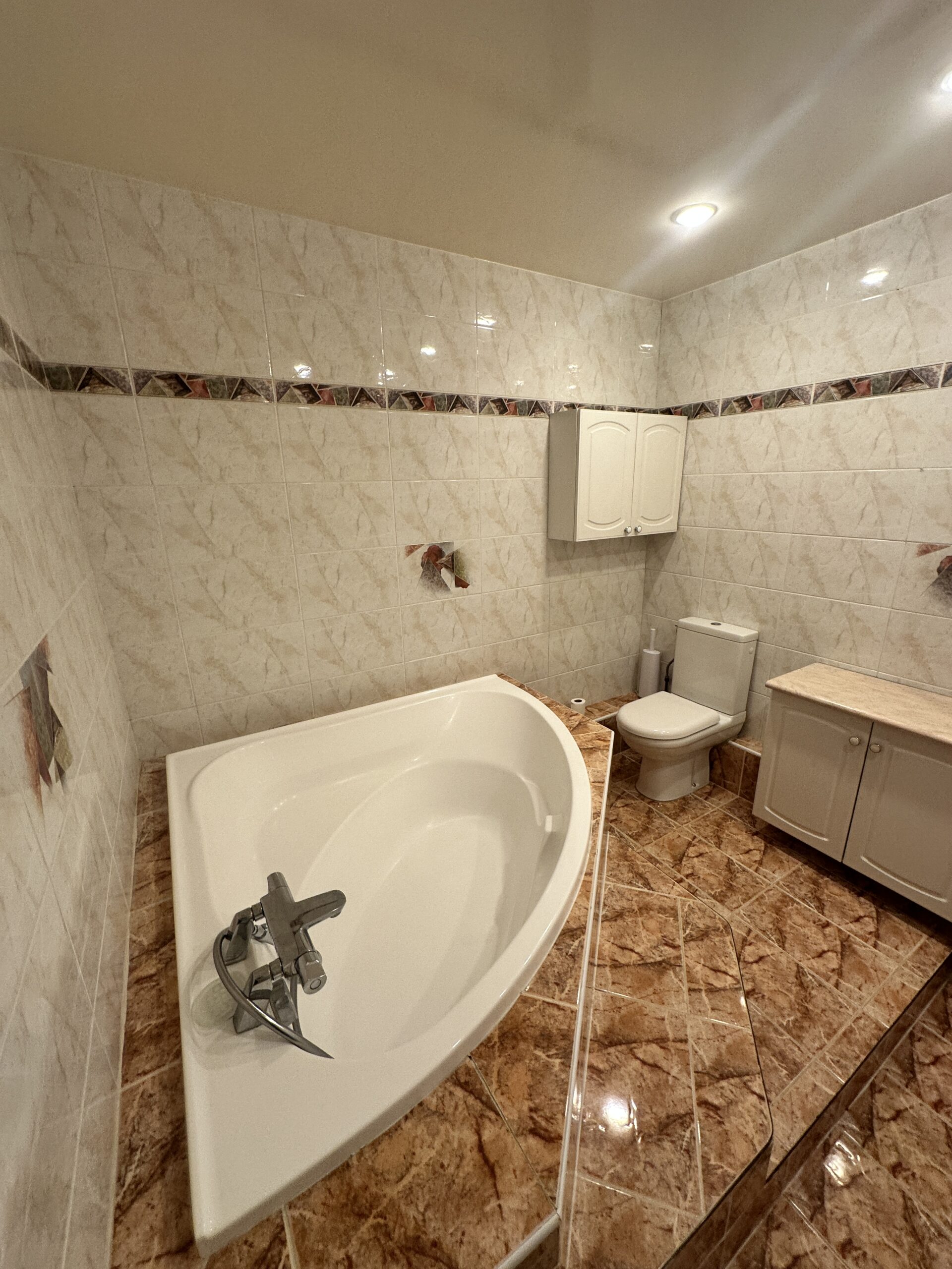 Salle de bain avant rénovation à Ville d'Avray - DOMetVIE